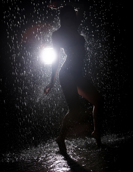 Русская девушка с шикарной писечкой под каплями воды
